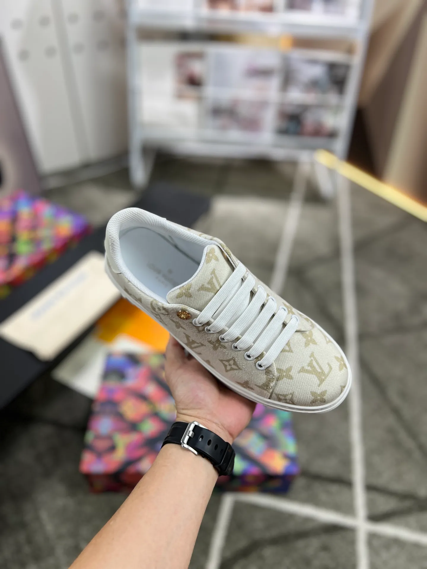 Factory price: 520💰LOUIS VUITTON [Louis VUITTON] New trendy Lv is on the market🎁, casual and fashionable men's shoes👟The upper is made of imported original fabric + cowhide mesh lining, the original wear-resistant rubber outsole, the version is simple and elegant, exclusive for trendy men, six colors available, code number: 38-44, customized 45, 46